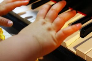 子供がピアノを習い始める年齢に「適齢期」はある？